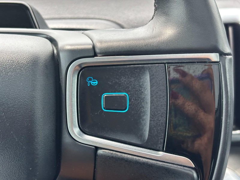 Ford Expedition Max Vehicle Full-screen Gallery Image 19