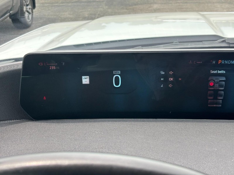 Ford Expedition Max Vehicle Full-screen Gallery Image 20