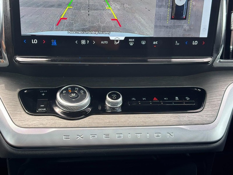 Ford Expedition Max Vehicle Full-screen Gallery Image 25