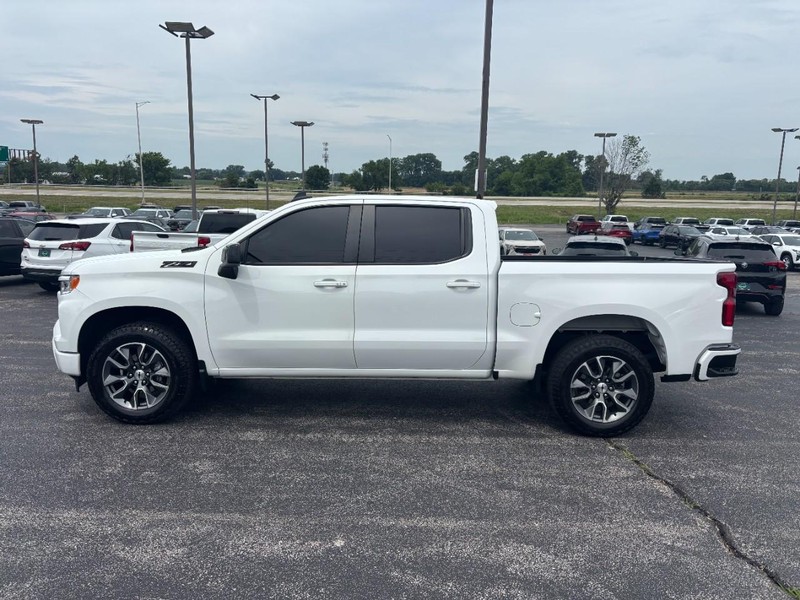 Chevrolet Silverado 1500 Vehicle Full-screen Gallery Image 2
