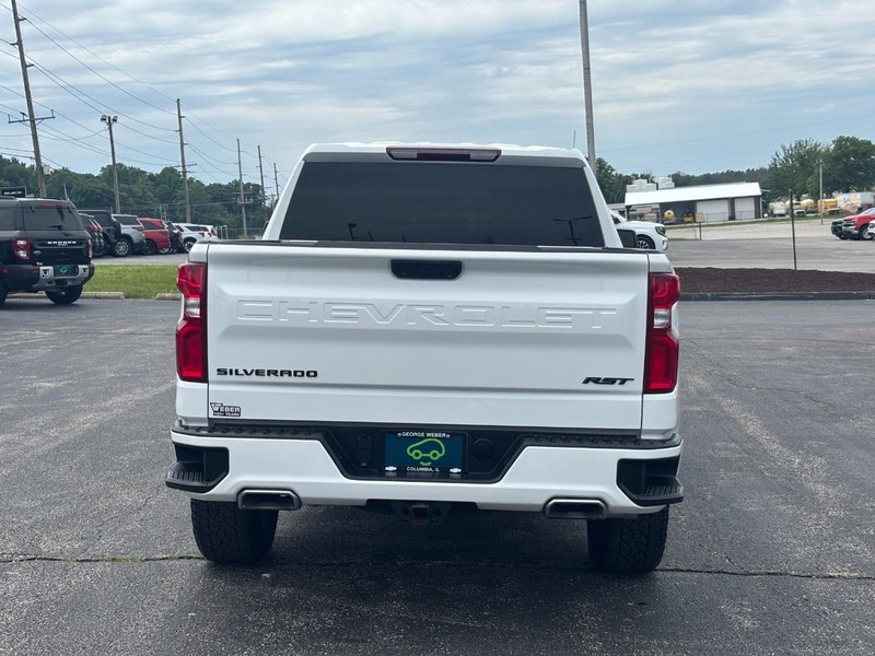 Chevrolet Silverado 1500 Vehicle Full-screen Gallery Image 4