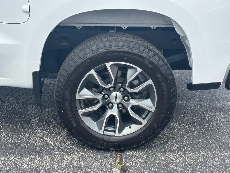 Chevrolet Silverado 1500 Vehicle Full-screen Gallery Image 9