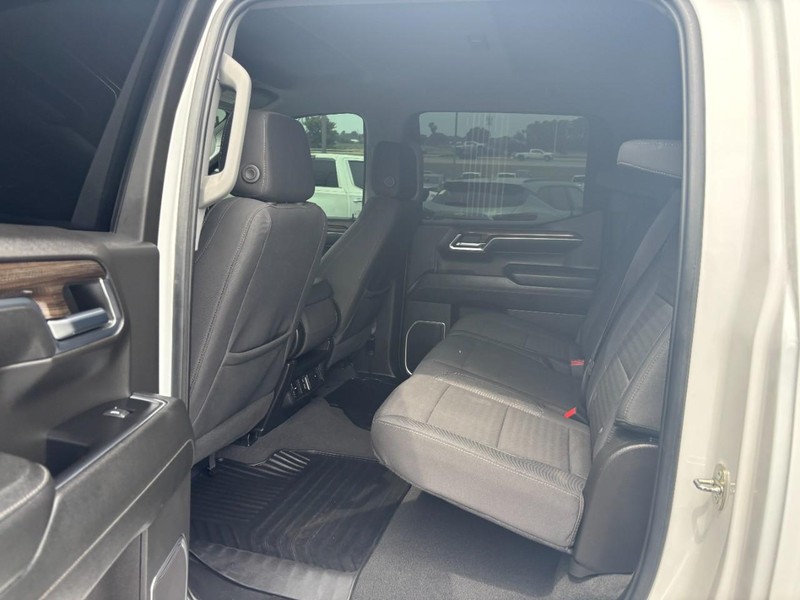 Chevrolet Silverado 1500 Vehicle Full-screen Gallery Image 10