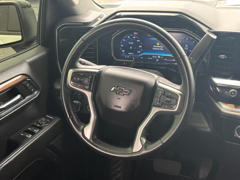 Chevrolet Silverado 1500 Vehicle Full-screen Gallery Image 12