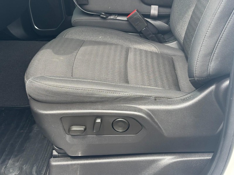 Chevrolet Silverado 1500 Vehicle Full-screen Gallery Image 15