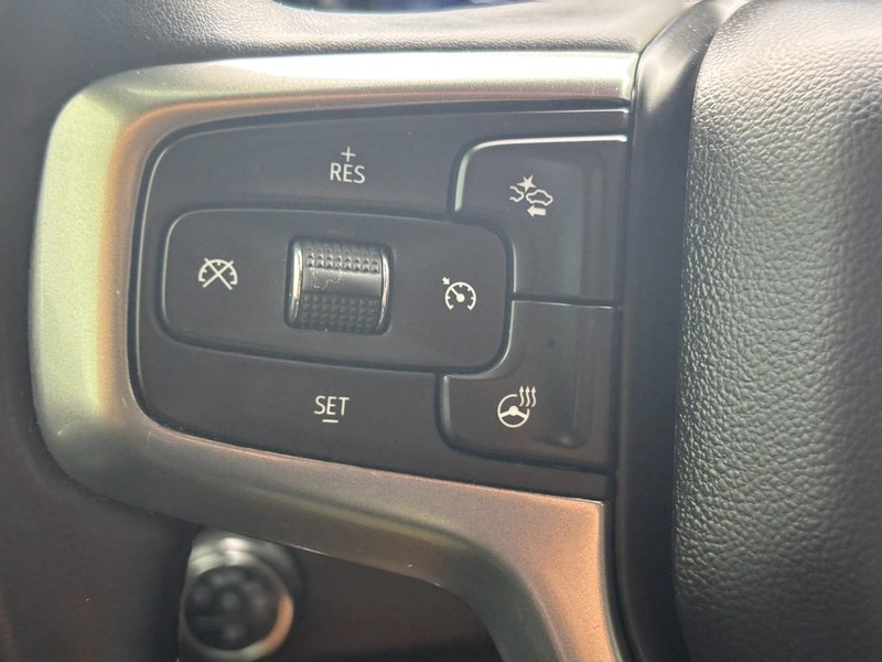 Chevrolet Silverado 1500 Vehicle Full-screen Gallery Image 17