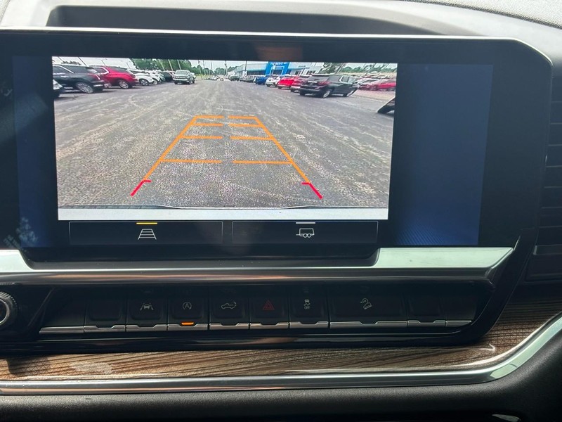 Chevrolet Silverado 1500 Vehicle Full-screen Gallery Image 21