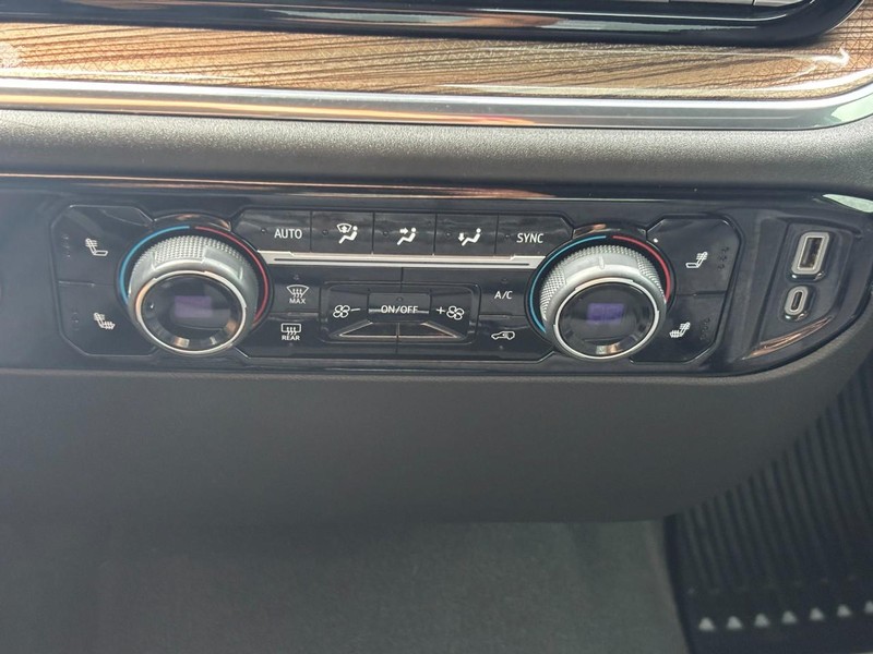 Chevrolet Silverado 1500 Vehicle Full-screen Gallery Image 22
