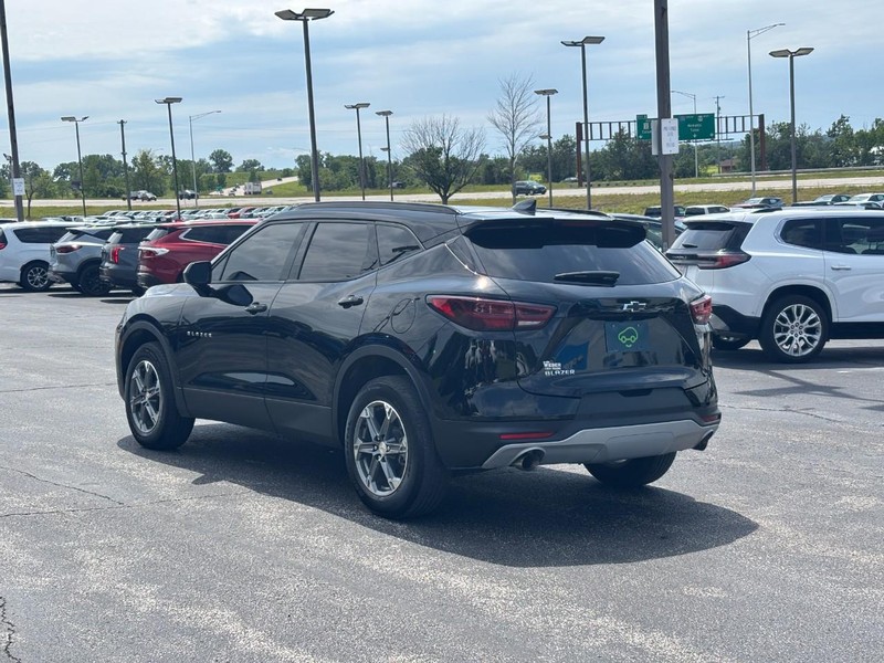 Chevrolet Blazer Vehicle Full-screen Gallery Image 03
