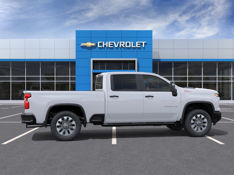 Chevrolet Silverado 2500HD Vehicle Full-screen Gallery Image 5