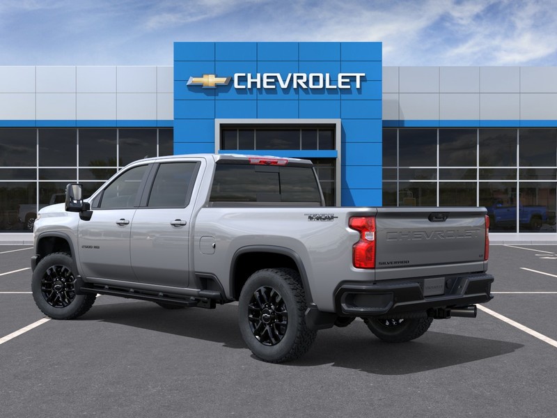 Chevrolet Silverado 2500HD Vehicle Full-screen Gallery Image 3