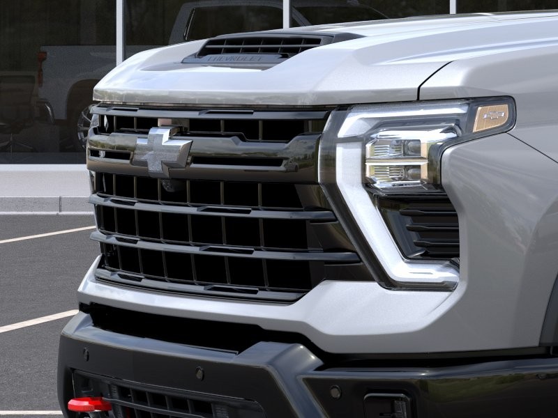 Chevrolet Silverado 2500HD Vehicle Full-screen Gallery Image 13