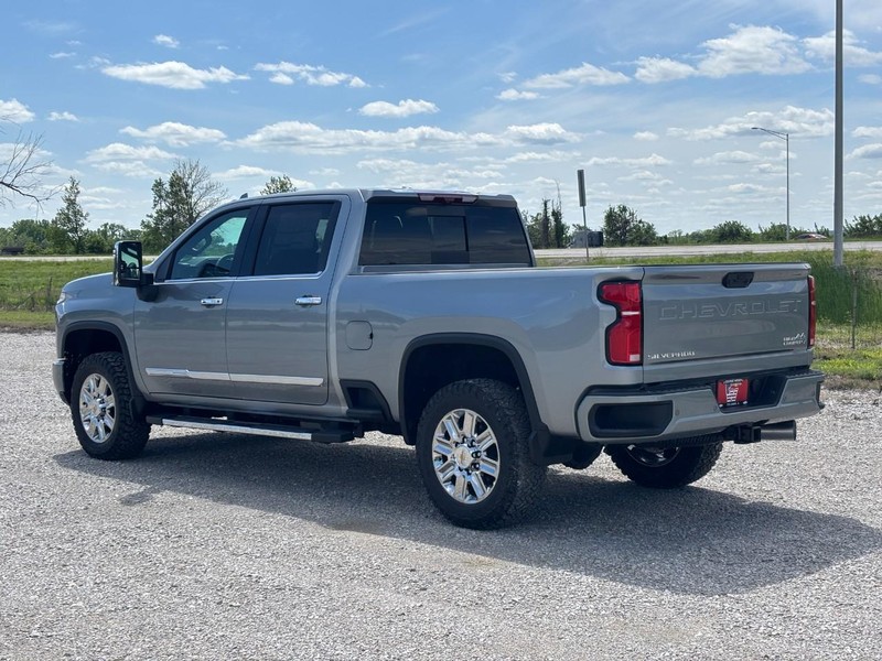 Chevrolet Silverado 2500HD Vehicle Full-screen Gallery Image 3