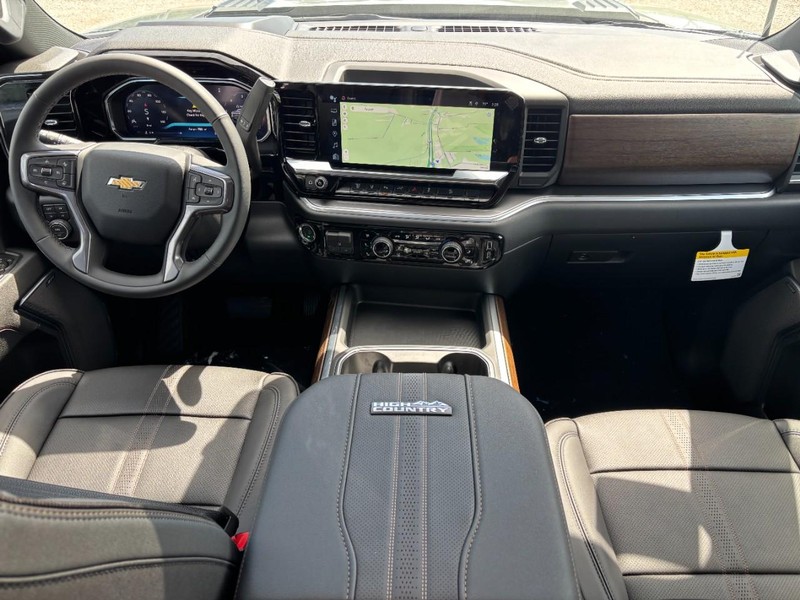 Chevrolet Silverado 2500HD Vehicle Full-screen Gallery Image 6