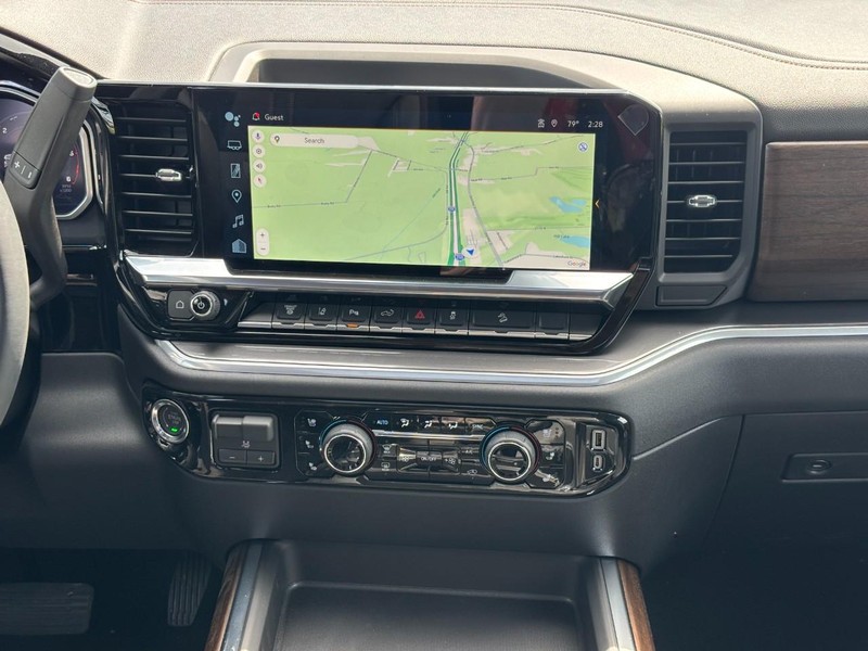 Chevrolet Silverado 2500HD Vehicle Full-screen Gallery Image 8