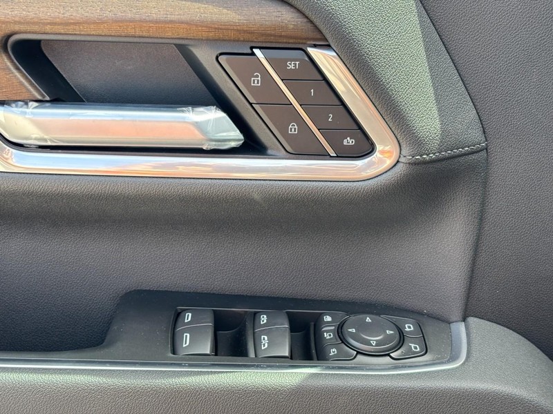 Chevrolet Silverado 2500HD Vehicle Full-screen Gallery Image 11