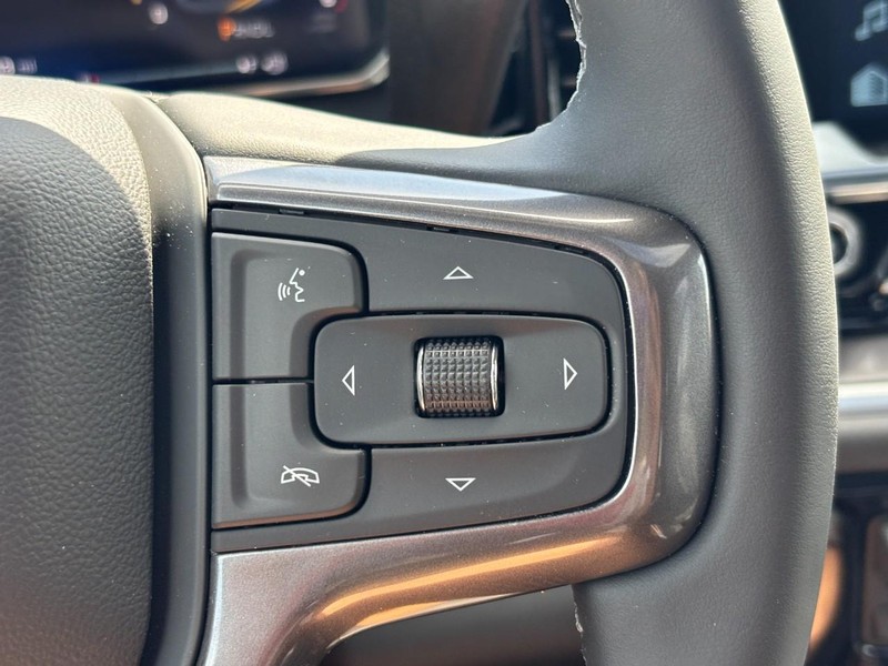 Chevrolet Silverado 2500HD Vehicle Full-screen Gallery Image 13