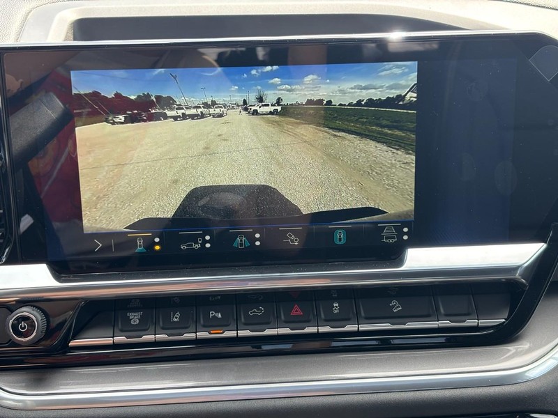 Chevrolet Silverado 2500HD Vehicle Full-screen Gallery Image 16