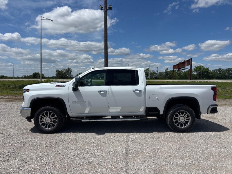 Chevrolet Silverado 2500HD Vehicle Full-screen Gallery Image 2