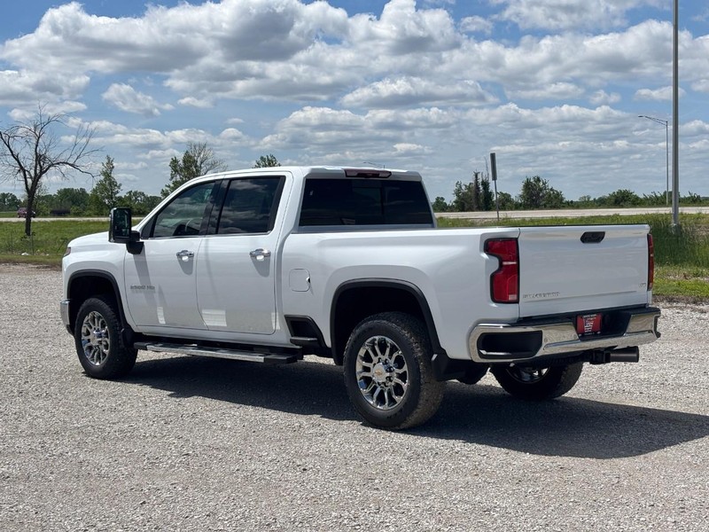 Chevrolet Silverado 2500HD Vehicle Full-screen Gallery Image 3