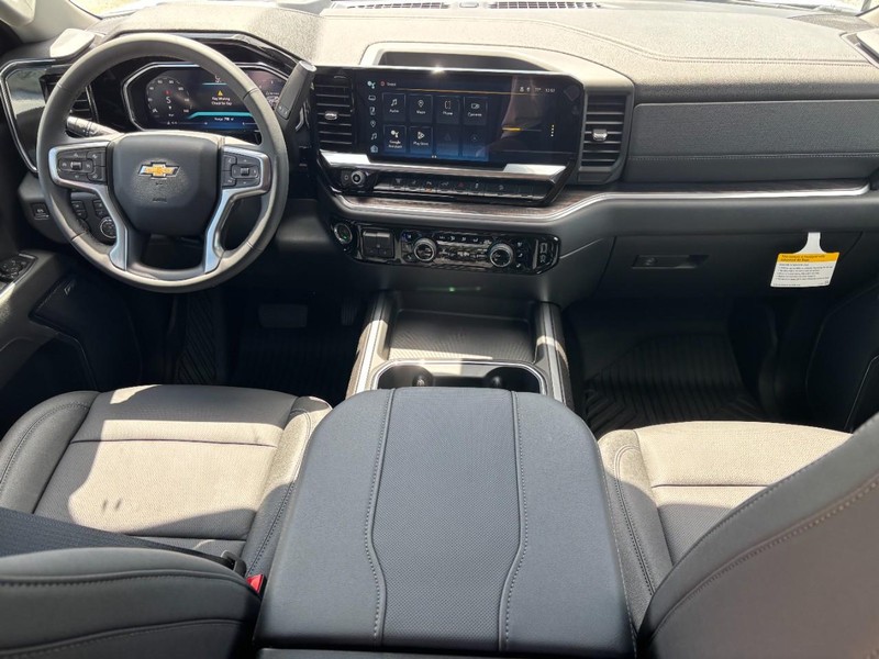 Chevrolet Silverado 2500HD Vehicle Full-screen Gallery Image 6