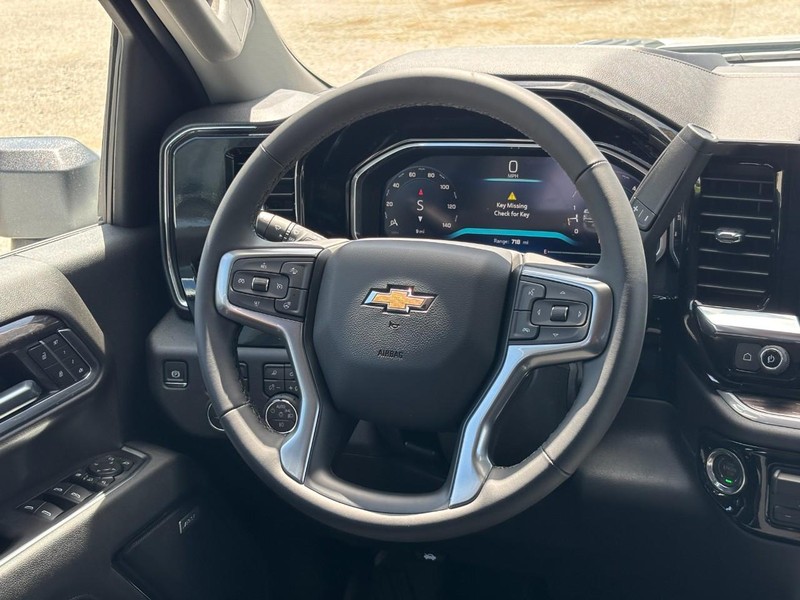 Chevrolet Silverado 2500HD Vehicle Full-screen Gallery Image 7
