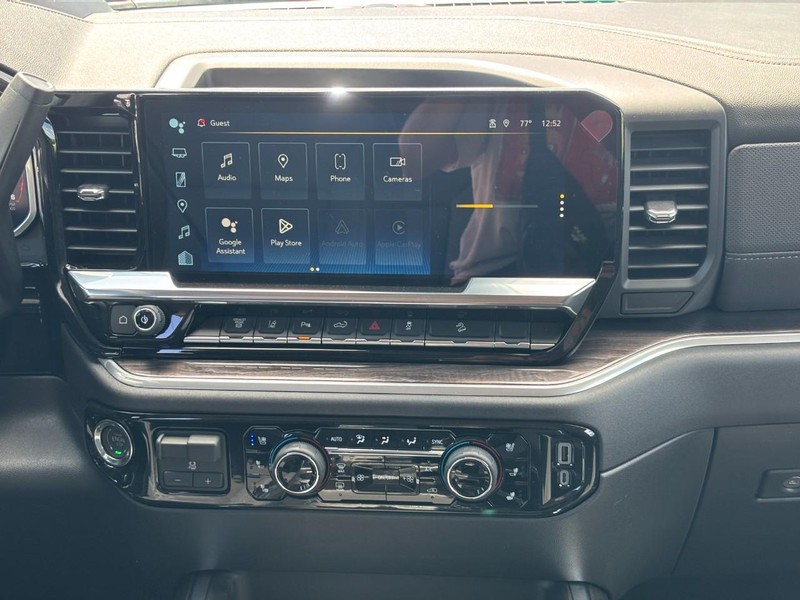Chevrolet Silverado 2500HD Vehicle Full-screen Gallery Image 8