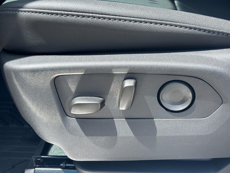 Chevrolet Silverado 2500HD Vehicle Full-screen Gallery Image 10
