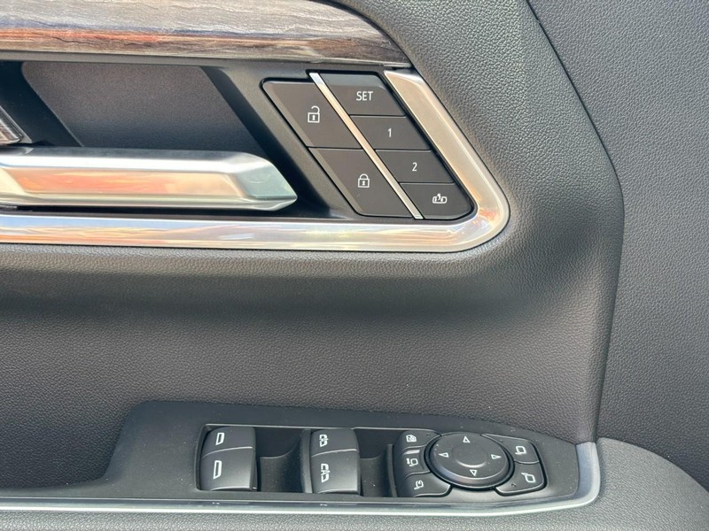 Chevrolet Silverado 2500HD Vehicle Full-screen Gallery Image 11