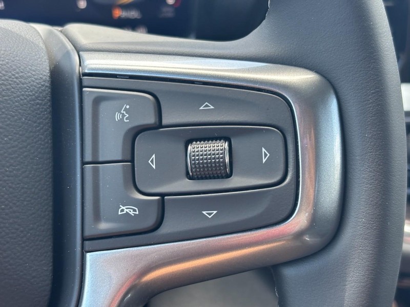 Chevrolet Silverado 2500HD Vehicle Full-screen Gallery Image 13