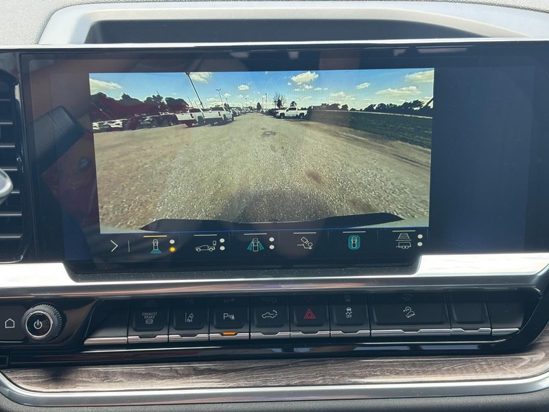 Chevrolet Silverado 2500HD Vehicle Full-screen Gallery Image 17