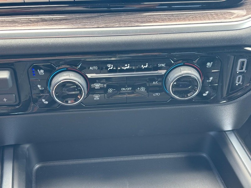 Chevrolet Silverado 2500HD Vehicle Full-screen Gallery Image 18