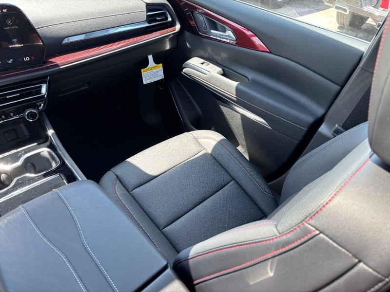 Chevrolet Traverse Vehicle Full-screen Gallery Image 10