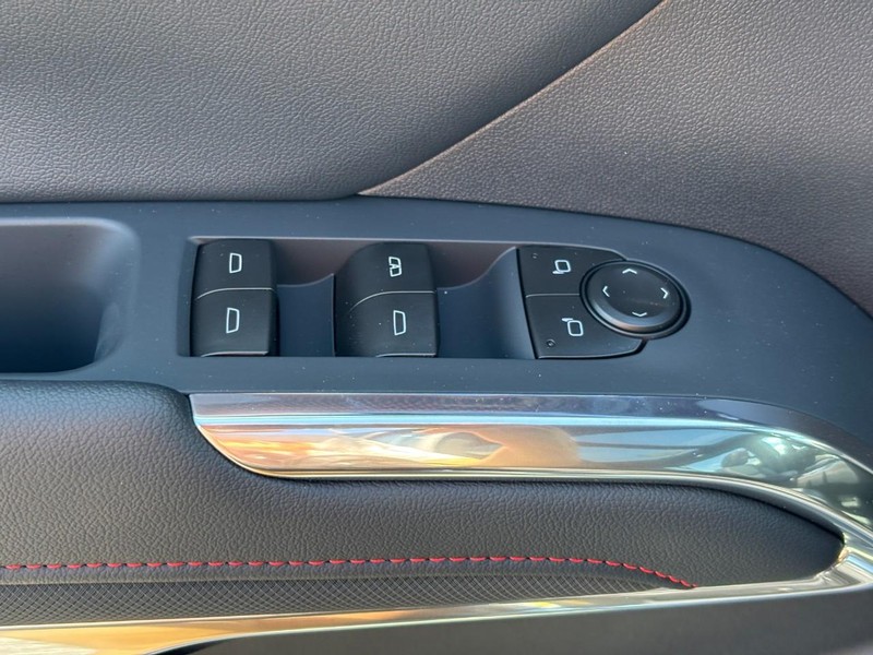 Chevrolet Traverse Vehicle Full-screen Gallery Image 12