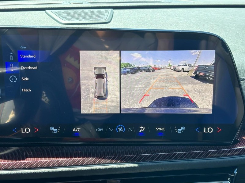 Chevrolet Traverse Vehicle Full-screen Gallery Image 18