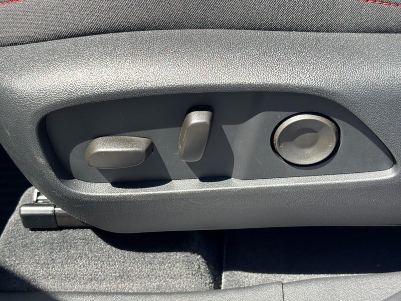 Chevrolet Equinox Vehicle Full-screen Gallery Image 10
