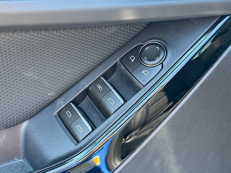 Chevrolet Equinox Vehicle Full-screen Gallery Image 11