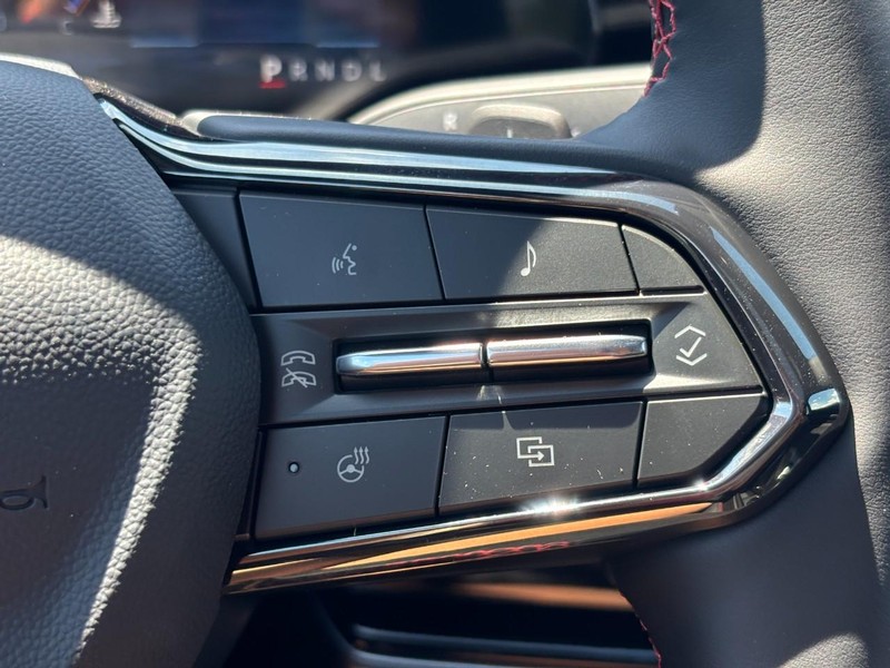 Chevrolet Equinox Vehicle Full-screen Gallery Image 13