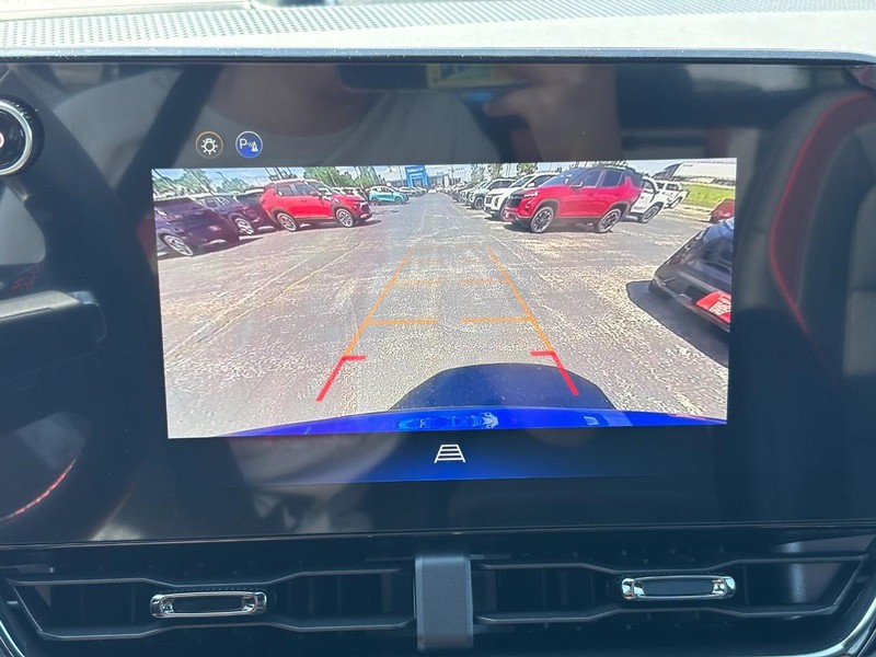 Chevrolet Equinox Vehicle Full-screen Gallery Image 17