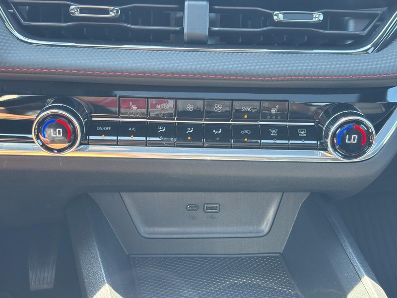 Chevrolet Equinox Vehicle Full-screen Gallery Image 18