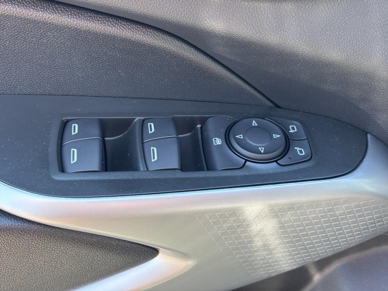 Chevrolet Trax Vehicle Full-screen Gallery Image 11