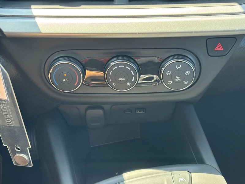 Chevrolet Trax Vehicle Full-screen Gallery Image 17