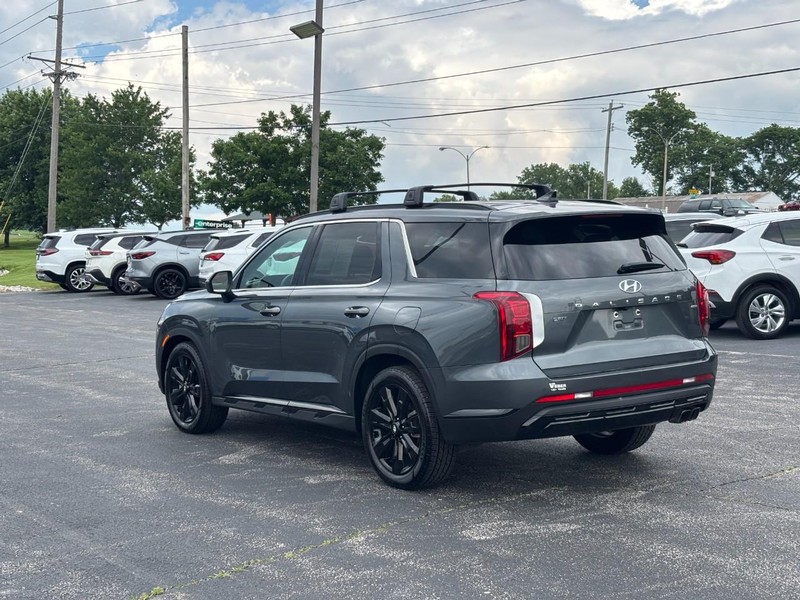 Hyundai Palisade Vehicle Full-screen Gallery Image 3