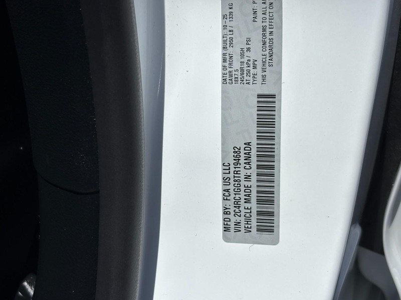 Chrysler Pacifica Vehicle Full-screen Gallery Image 25