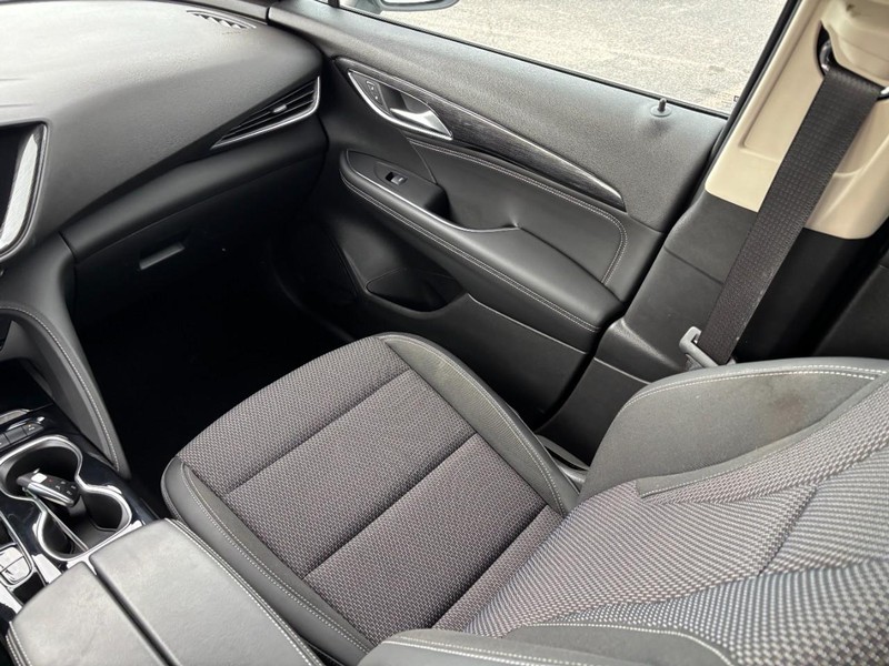 Buick Envision Vehicle Full-screen Gallery Image 14