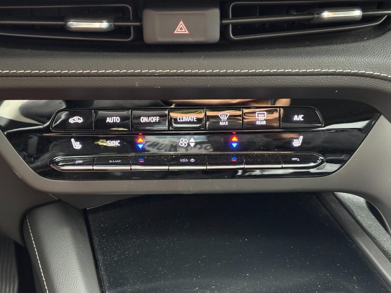 Buick Envision Vehicle Full-screen Gallery Image 22