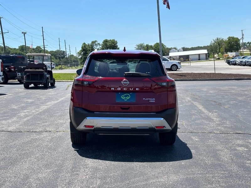 Nissan Rogue Vehicle Full-screen Gallery Image 4