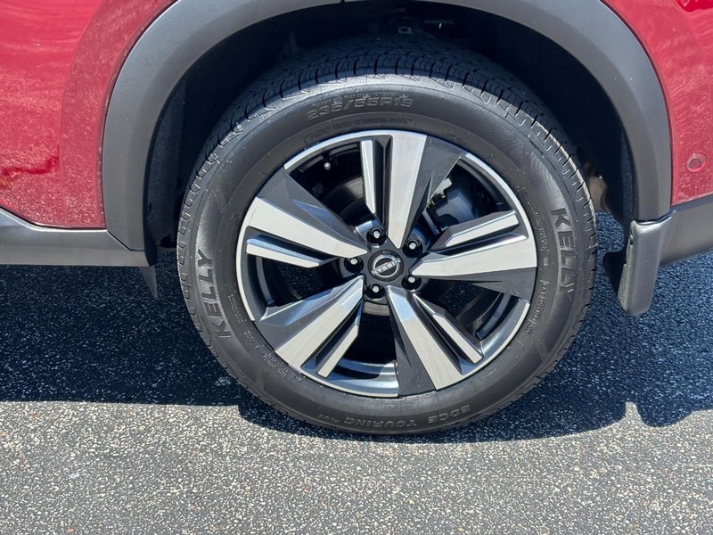 Nissan Rogue Vehicle Full-screen Gallery Image 9