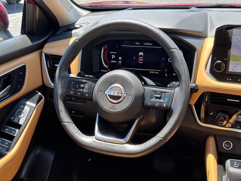 Nissan Rogue Vehicle Full-screen Gallery Image 12