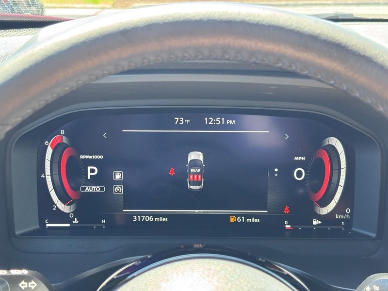 Nissan Rogue Vehicle Full-screen Gallery Image 19